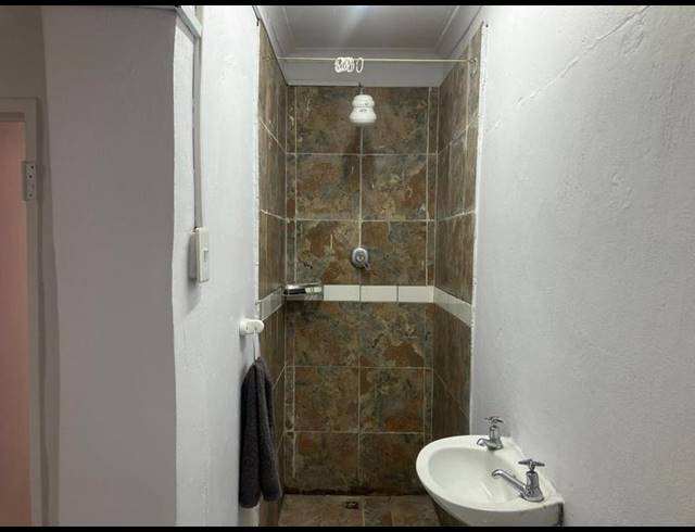 2 BEDROOM PROPERTY TO RENT IN NEW WOODLANDS